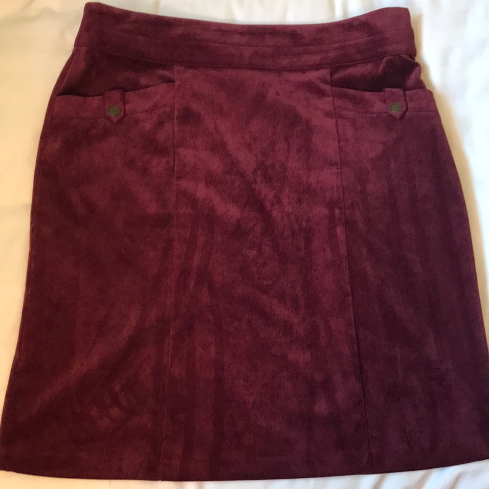 Burgundy pinwale corduroy A-line skirt w pockets EUC